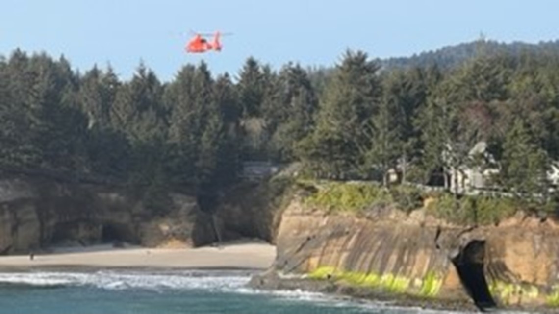 Two teenage siblings rescued by helicopter on Oregon Coast