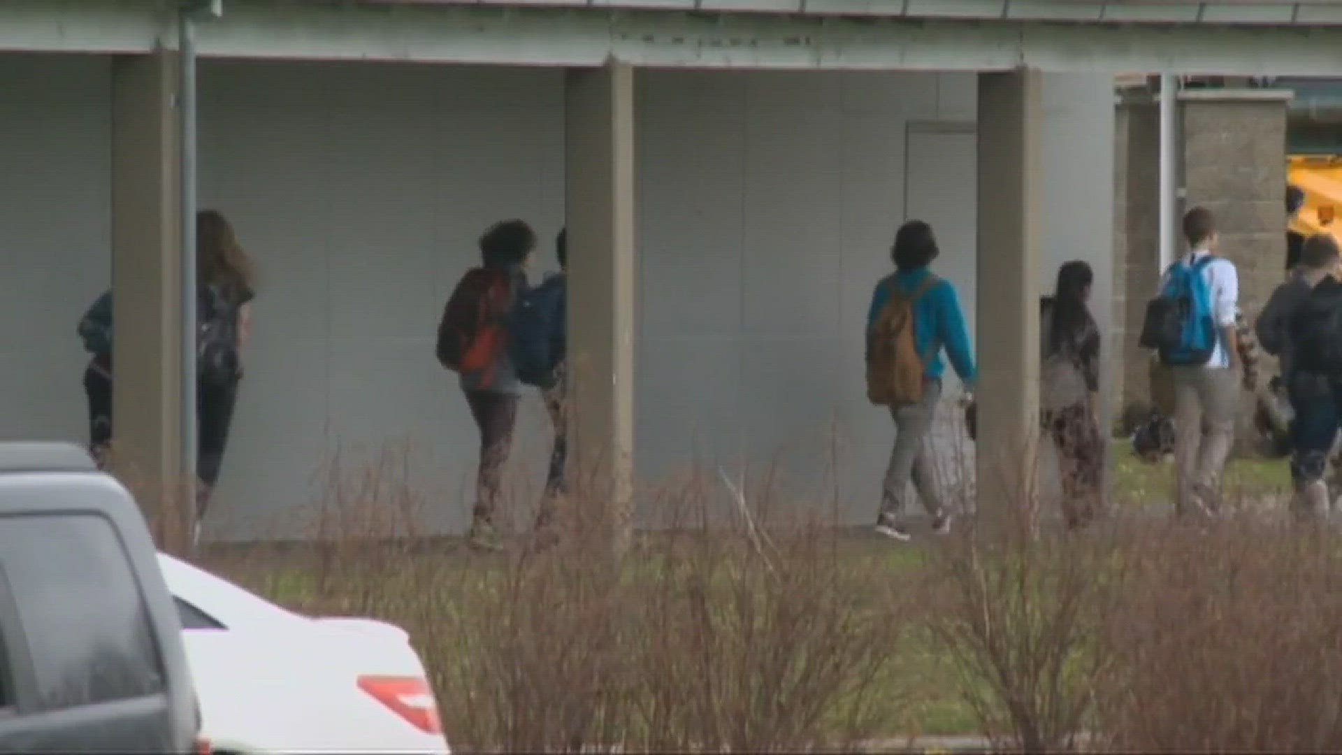 Lake Oswego School District considers high school consolidation