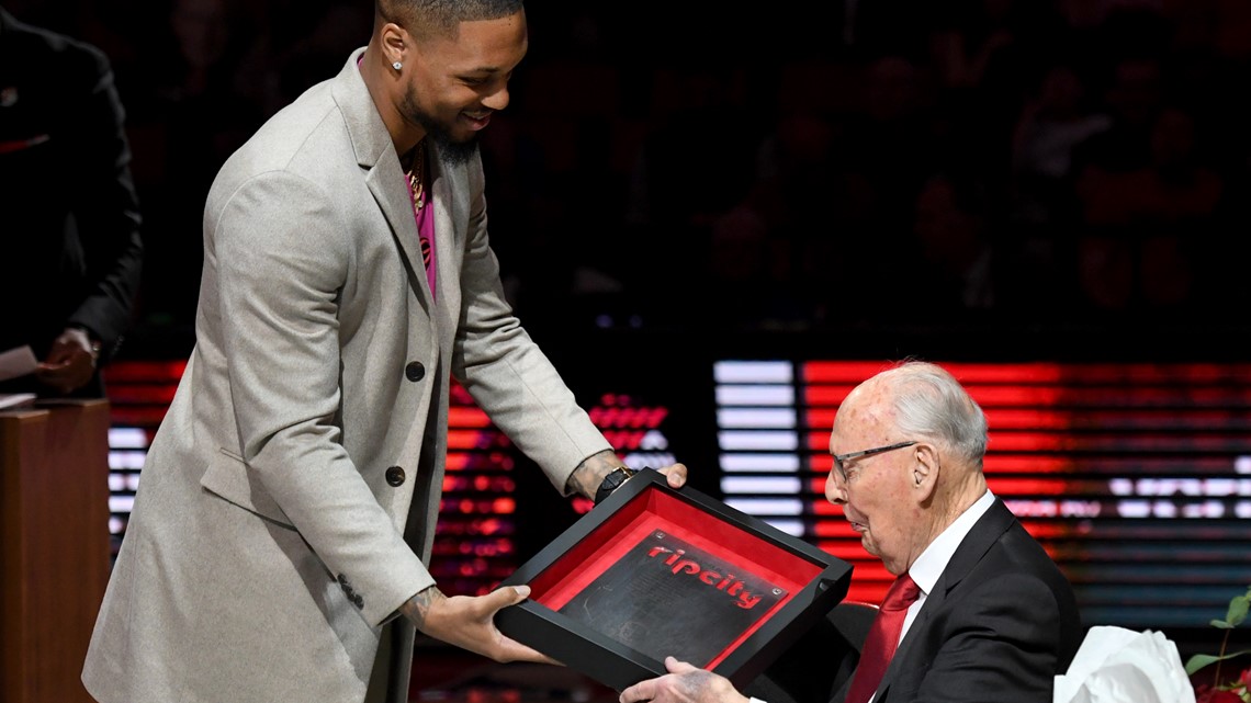 Legendary broadcaster Bill Schonely says farewell to Trail Blazers fans at retirement  ceremony 