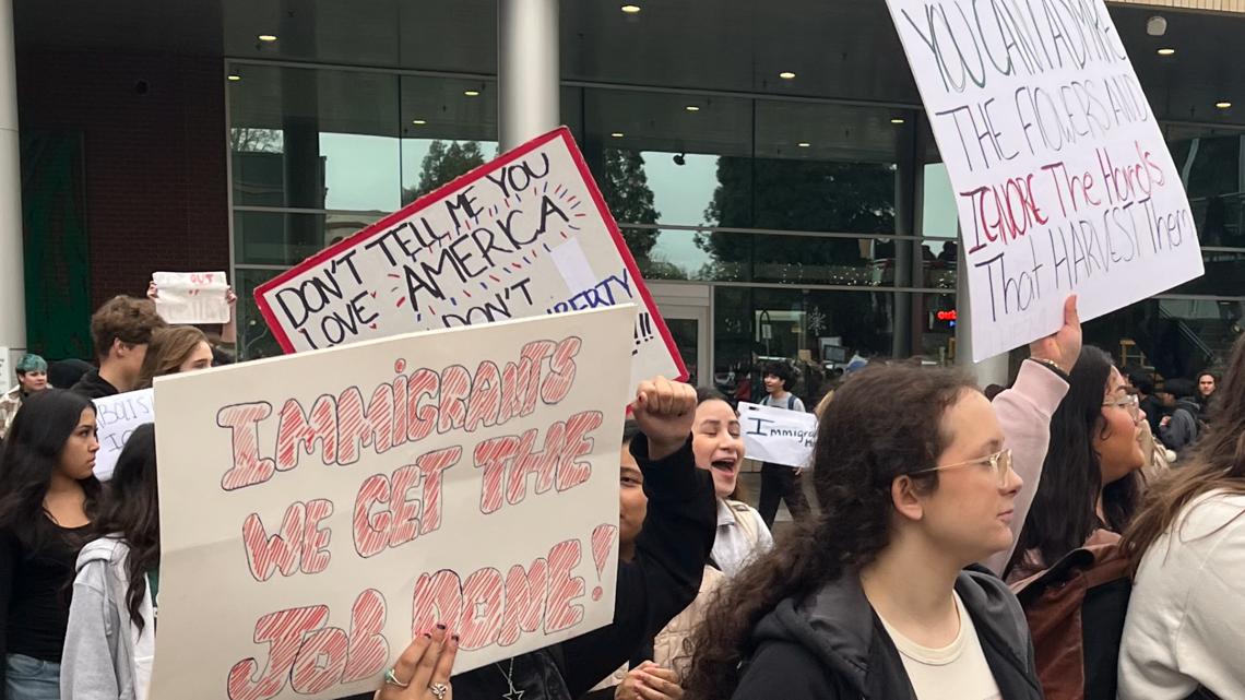 Thousands of Hillsboro high school students walk out to protest ICE ...