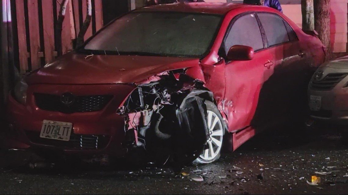 Driver of stolen car dies after crashing into multiple vehicles in SE ...