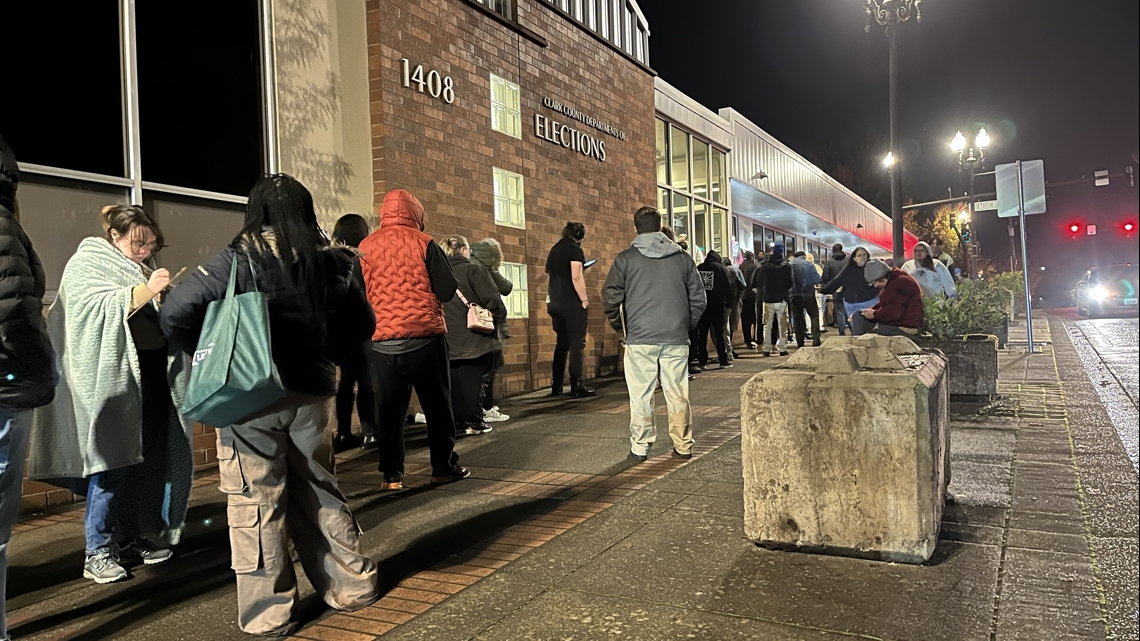 Long lines outside polling center in Washington's district 3 as early ...
