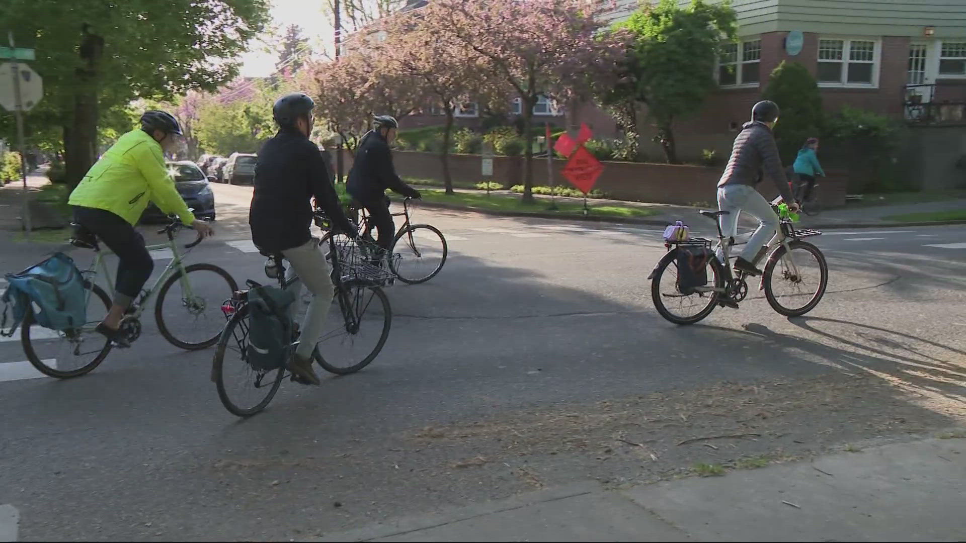 Drivers ditched their usual mode of commuting in favor of cycling, while a couple hundred volunteers cleaned up along the Portland waterfront.