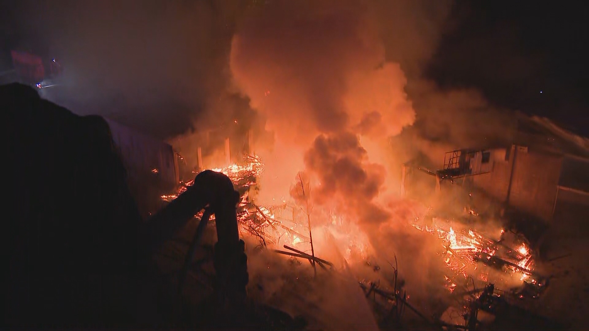 Raw video: Fire at old Blue Heron paper mill in Oregon City | kgw.com