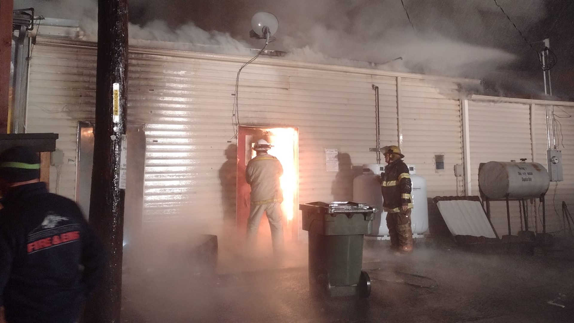 The John Day Fire Department responded to a large commercial fire that broke out in downtown John Day Monday afternoon.