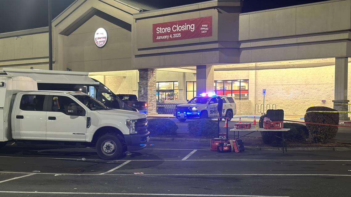 Vancouver police officer shoots, kills man in Safeway parking lot | kgw.com