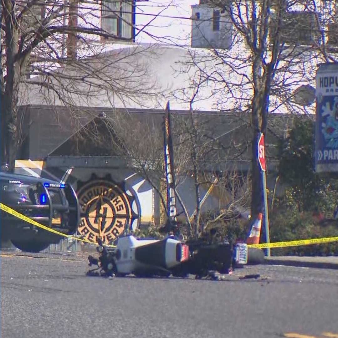 Motorcyclist dead after crash in Southeast Portland | kgw.com