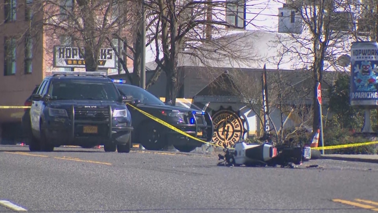 Motorcyclist dead after crash in Southeast Portland | kgw.com