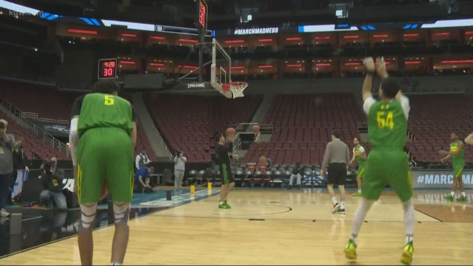 The Ducks are getting used to a big time zone change as they prepare to face Virginia in hopes of making the Elite 8. KGW's Orlando Sanchez is there