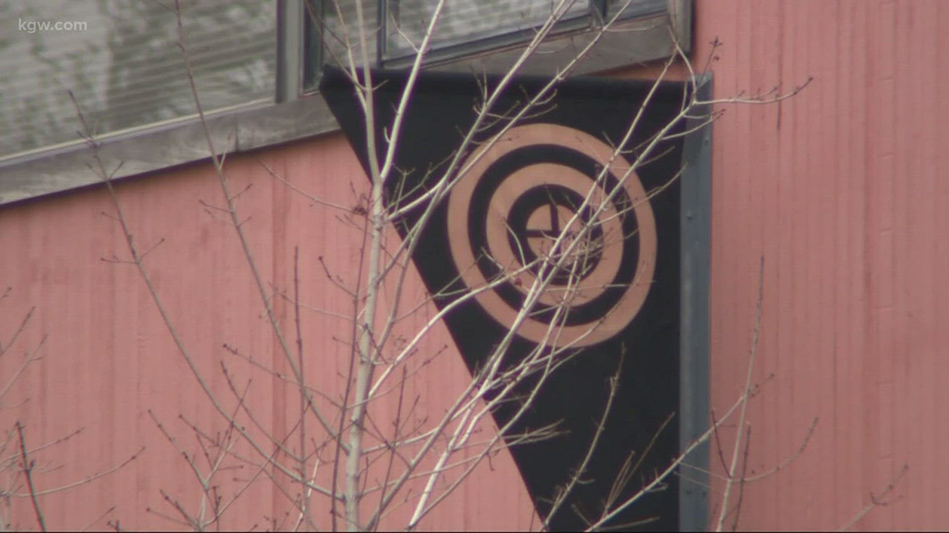 Bullseye Glass Company will pay $15,600 as part of a settlement with the Oregon DEQ.