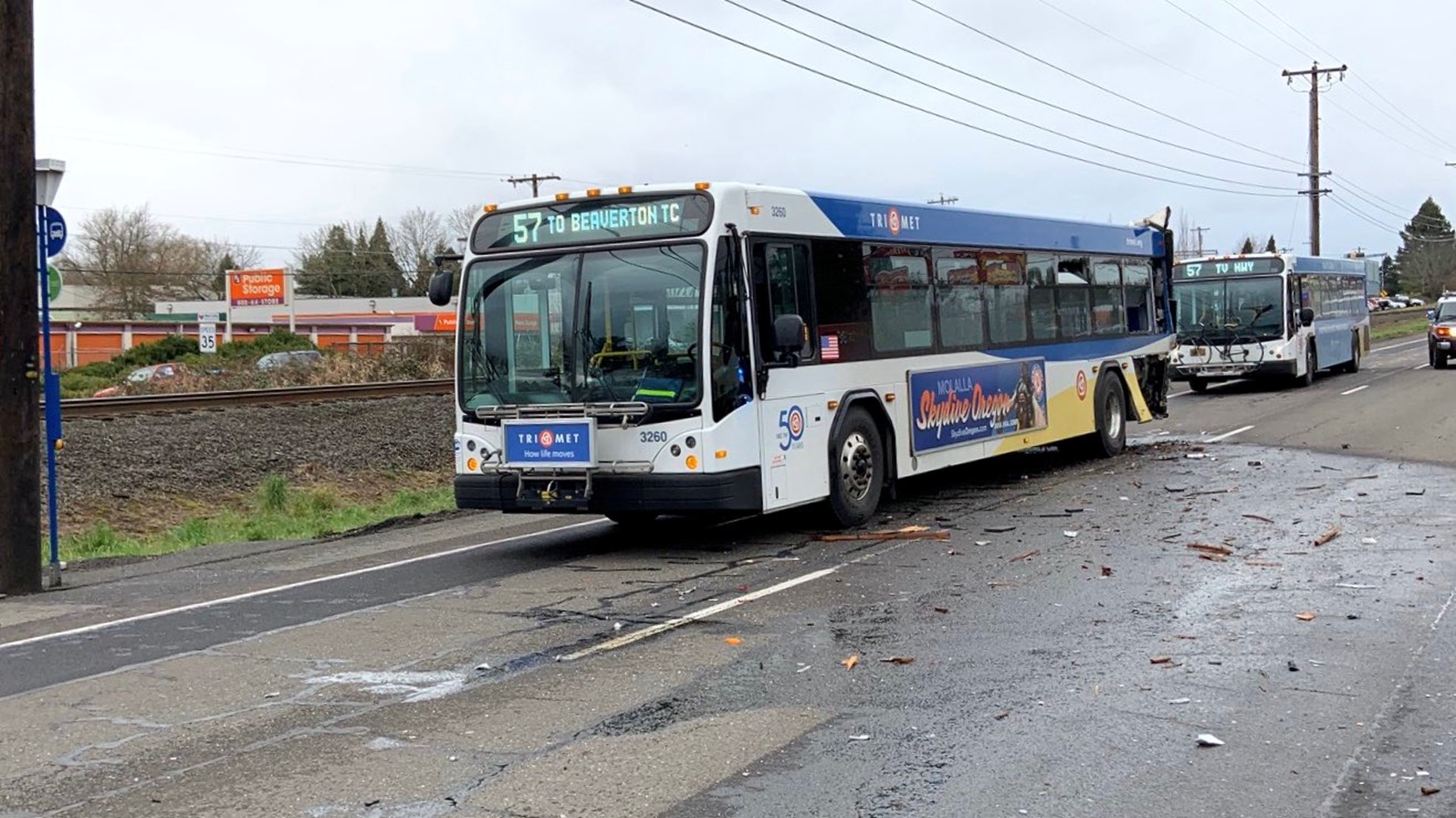 Crash between truck, TriMet bus in Aloha, Oregon