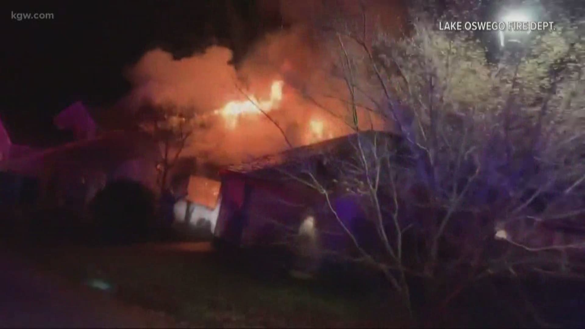 Fire destroys Lake Oswego home