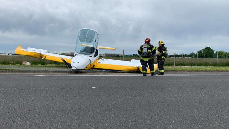 Small plane crashes while trying to take off from Hillsboro Airport; no one hurt