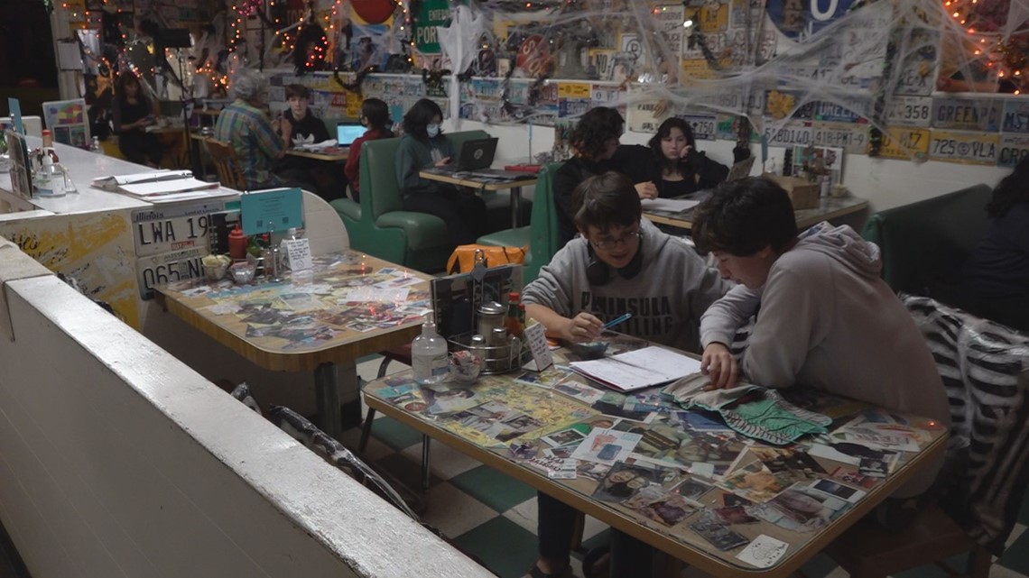 Multnomah Village couple hosts high schoolers for free tutoring - Vimarsana News