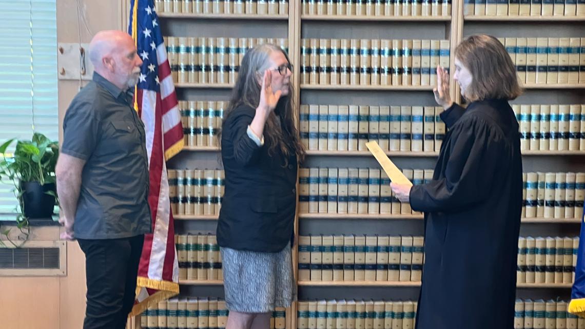 Oregon swears in new Secretary of State LaVonne GriffinValade