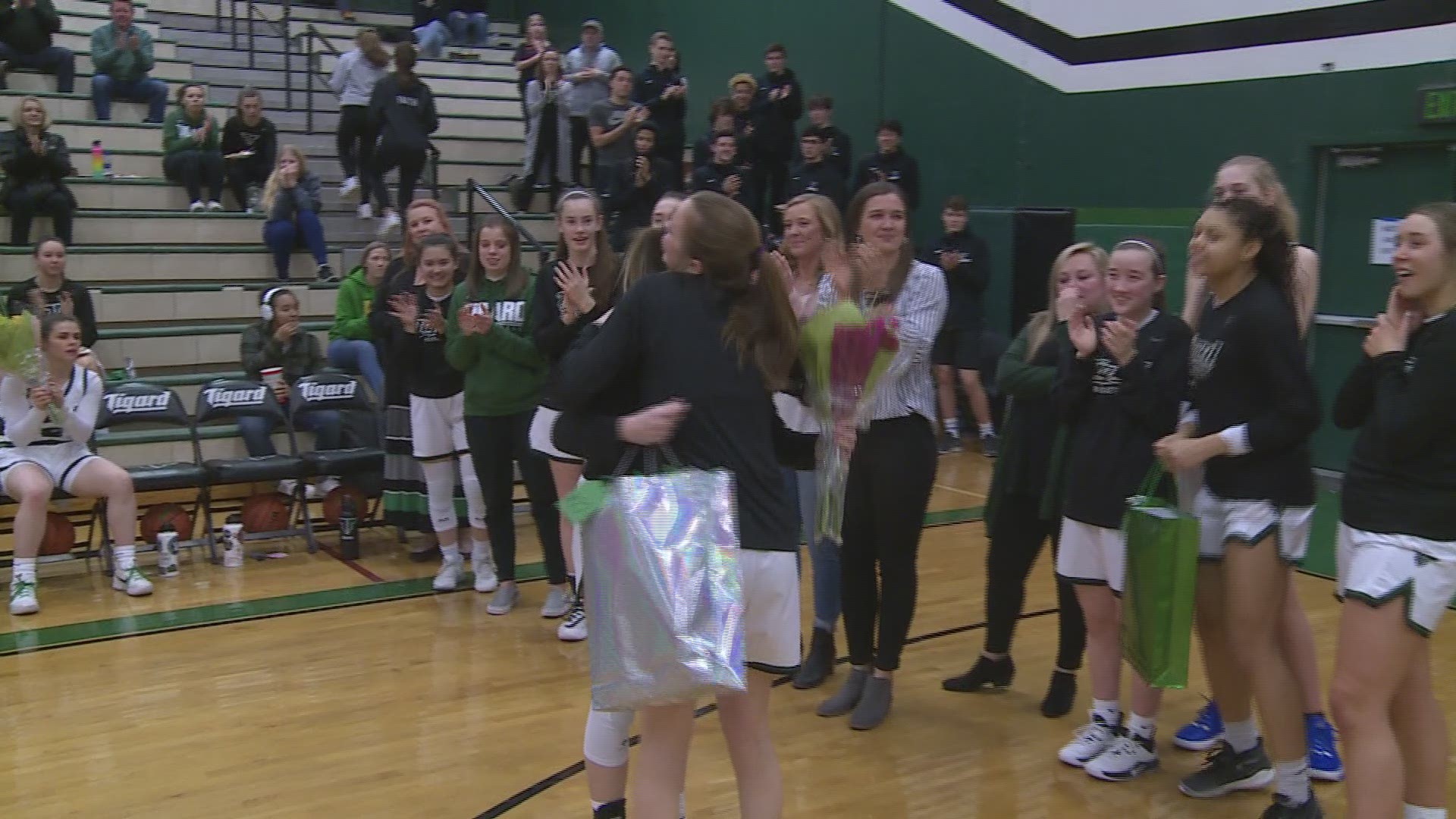 Highlights of No. 7 Oregon City's 49-40 win over Tigard on Feb. 28, 2020. Highlights are part of KGW's Friday Night Hoops with Orlando Sanchez.