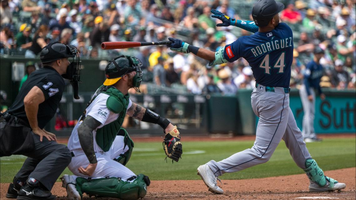 Refsnyder, Rodríguez hit 3-run HRs as Mariners top Athletics 9-1, move into 1st place in AL West