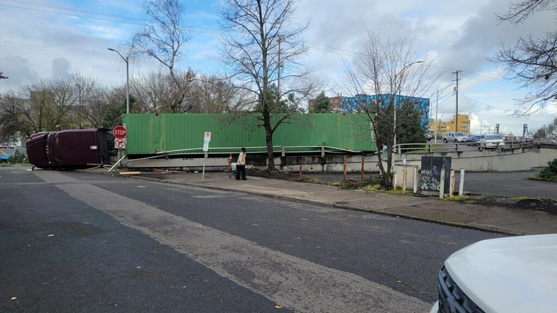Semi-truck crash blocks Morrison Bridge off-ramp in Portland - Vimarsana News