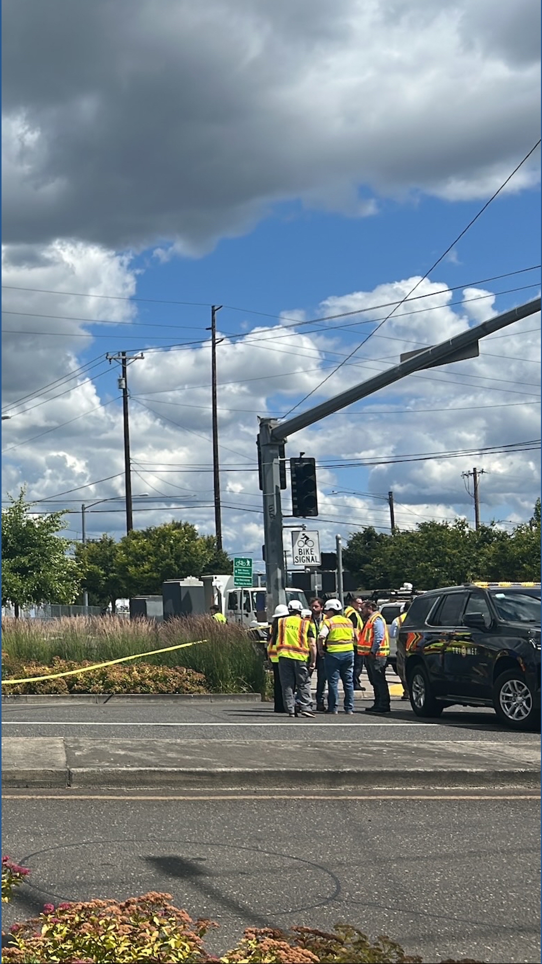 Biker struck and killed by MAX train in Southeast Portland | kgw.com