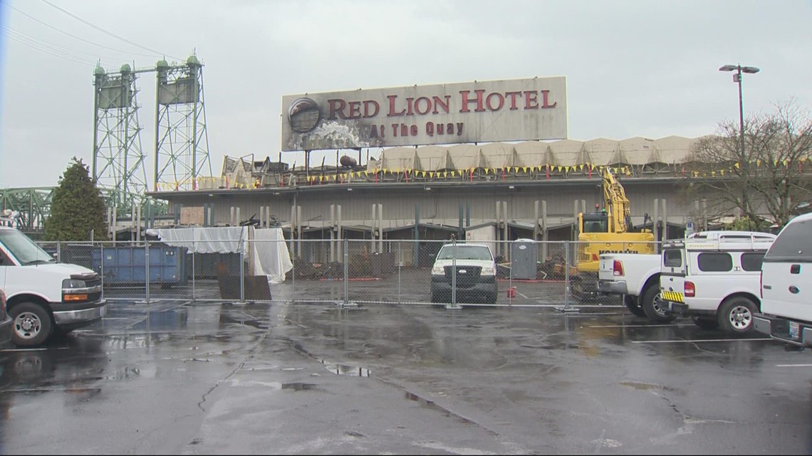 Demolition of former Red Lion Hotel gets underway in Vancouver