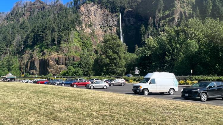 'There’s no traffic control': New permit system blamed for parking lot congestion at Multnomah Falls