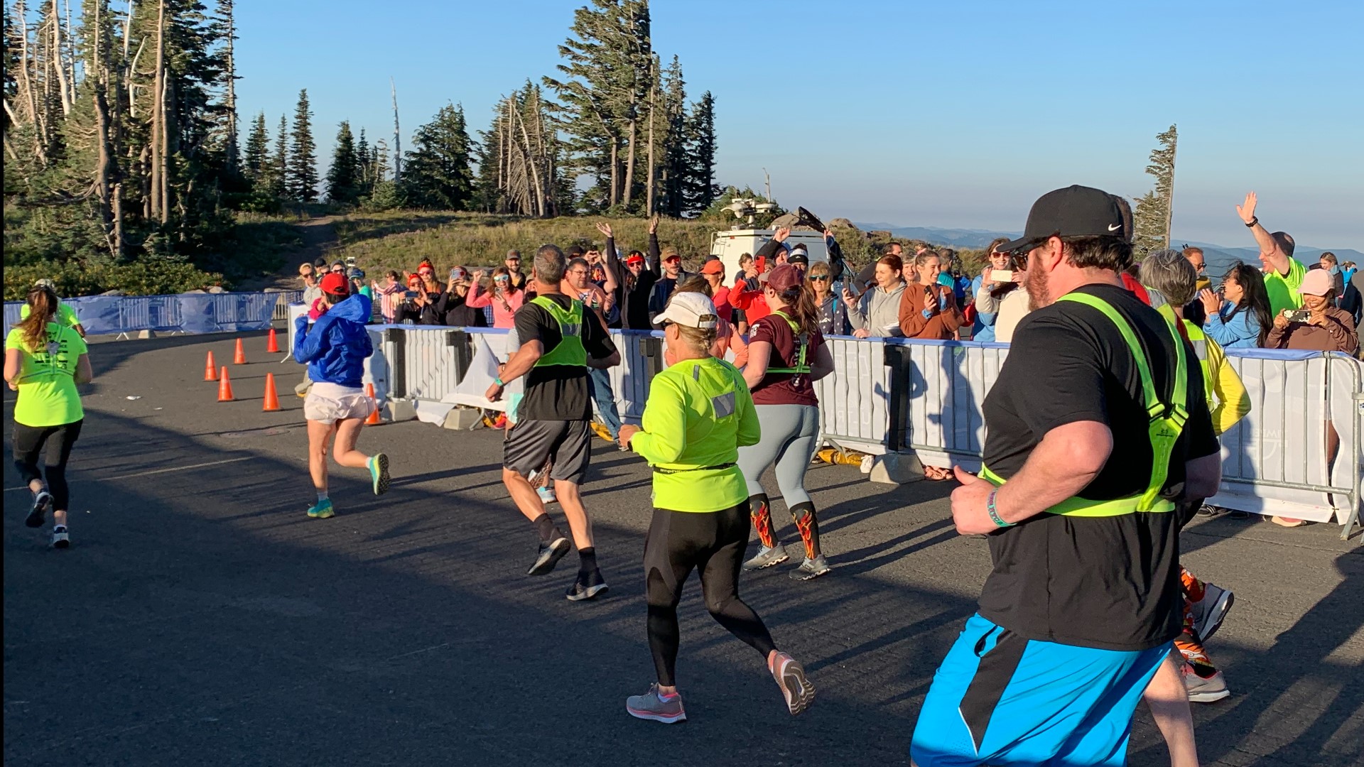 Thousands of runners took off from Timberline Lodge at the start of the Hood to Coast Relay on Friday morning. KGW's Drew Carney was there to wish them well.