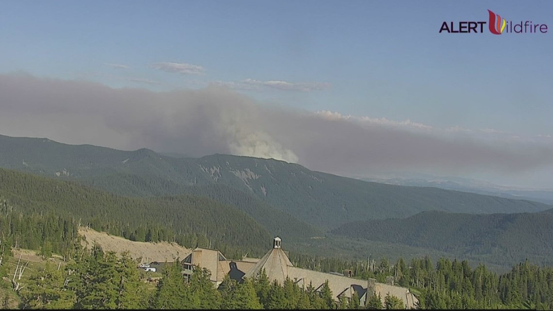 Wildfire burning in Mount Hood National Forest, 6 campgrounds under