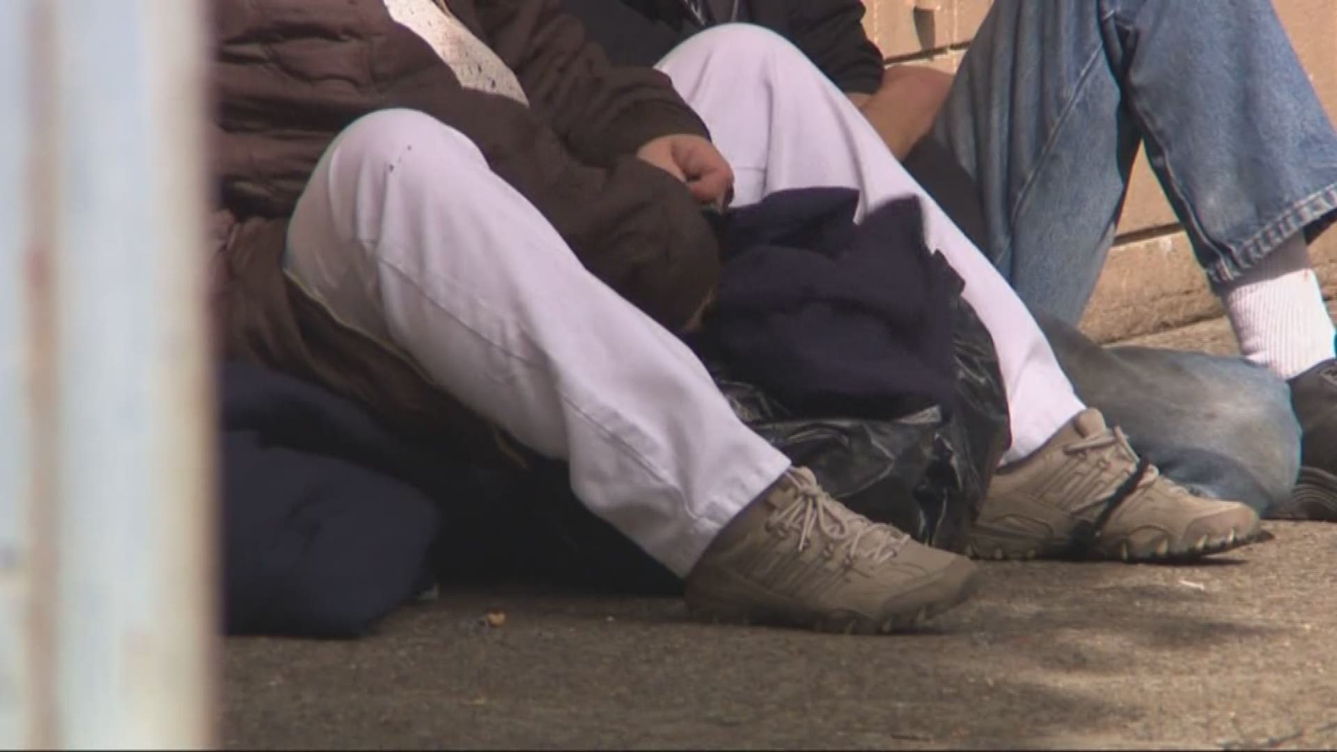 Salem considers banning sitting on sidewalks