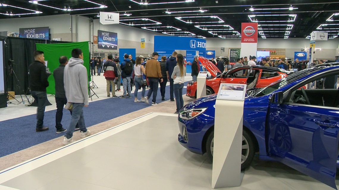 Virtual reality, clean energy captivate car lovers at Portland Auto