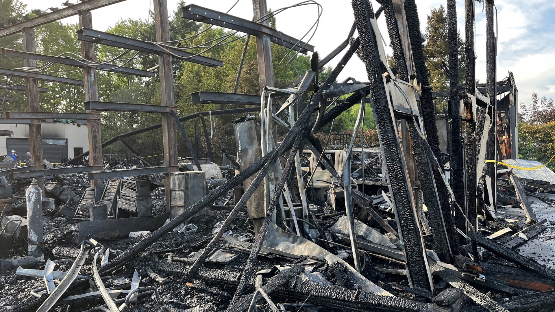 Fire destroys large industrial building in Clark County | kgw.com