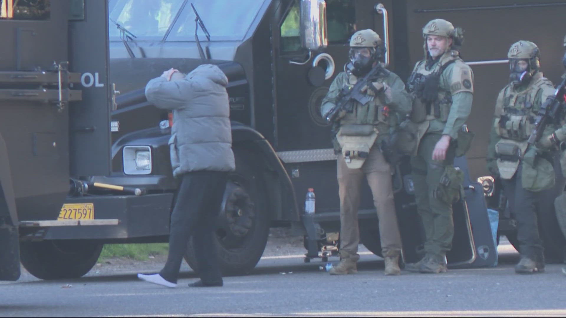 5 in custody after multi-hour standoff in Southeast Portland | kgw.com