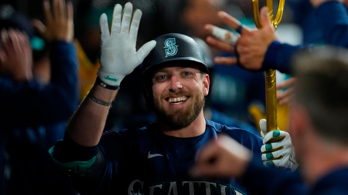 Raley hits grand slam and 3-run homer as Mariners outslug Murakami and White Sox in 12-8 win