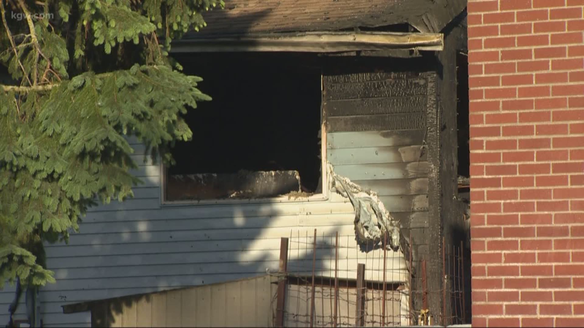 16 people escape fire in North Portland 