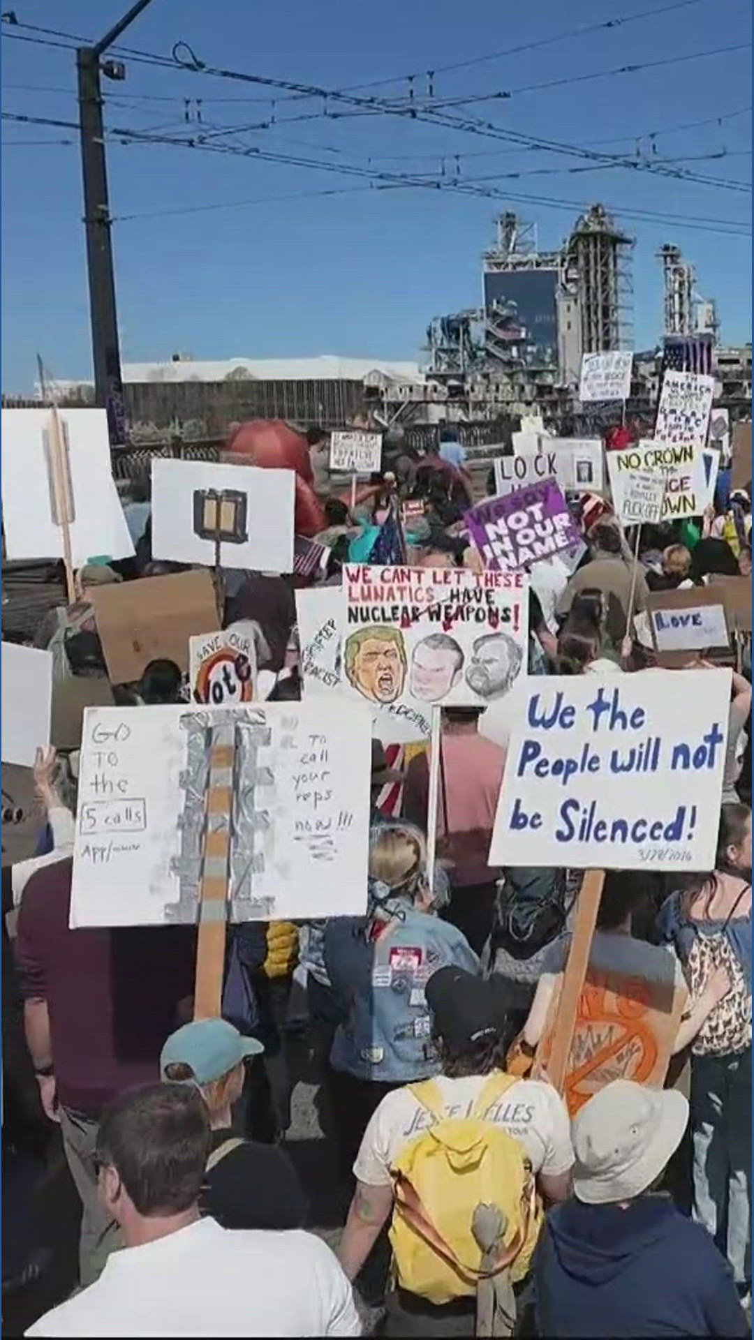 Thousands march through downtown Portland in No Kings rally | kgw.com