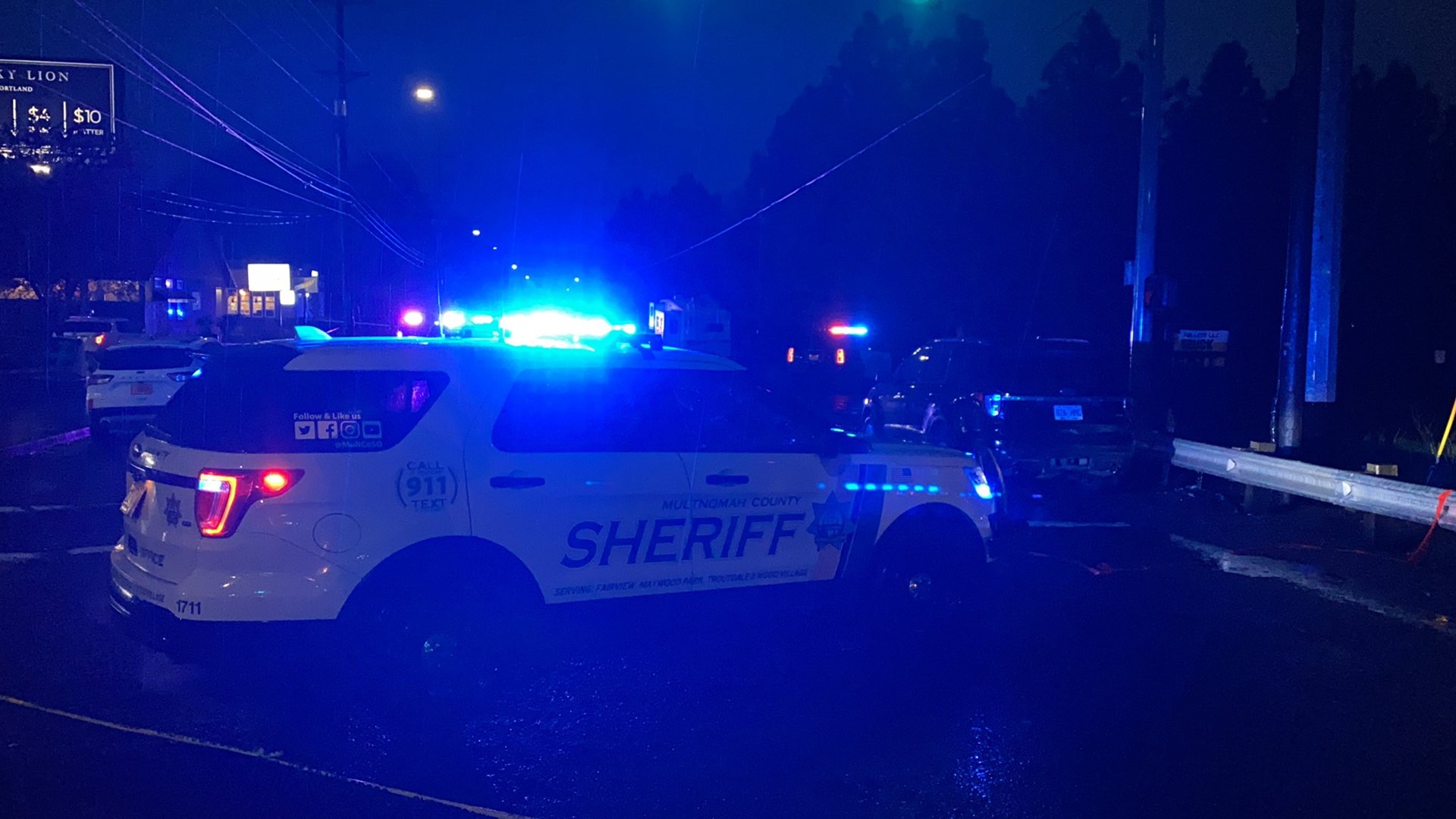 Police search for armed robbery suspect in Northeast Portland | kgw.com