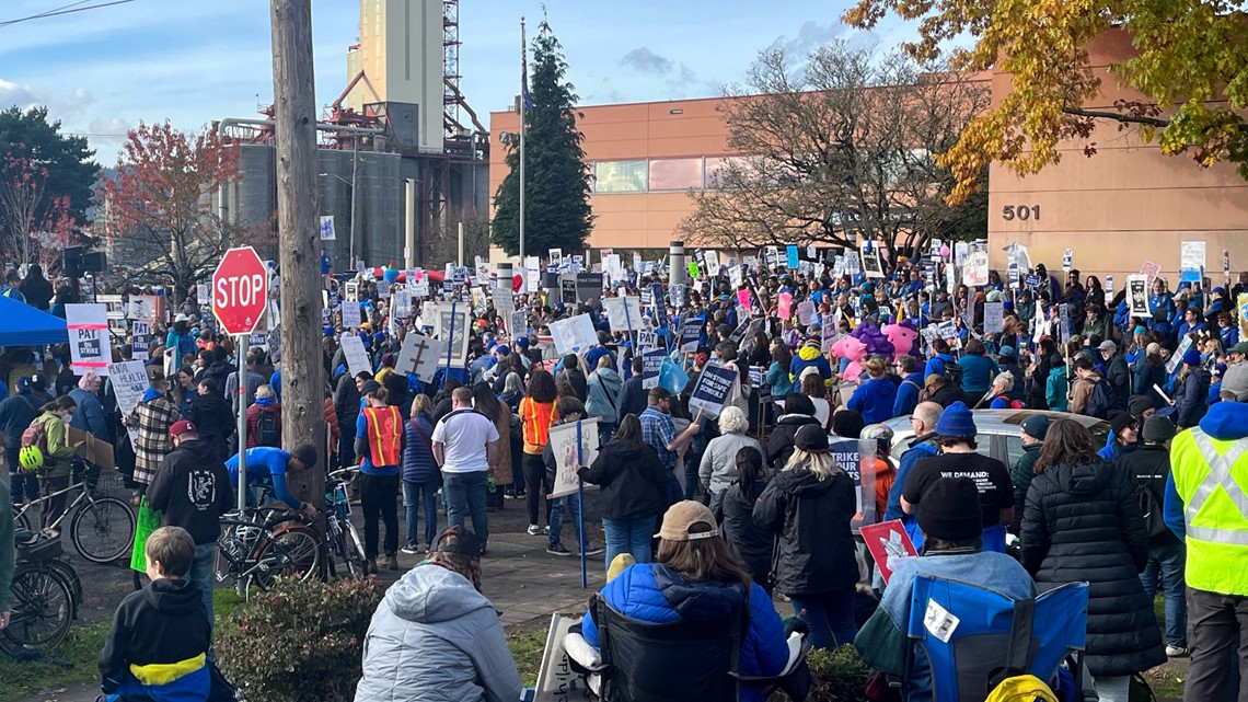 Portland teachers strike: District cancels classes Tuesday - Vimarsana News