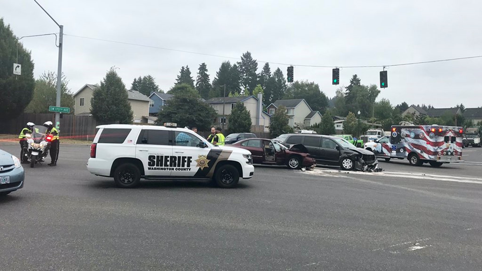 3 injured in Aloha crash | kgw.com