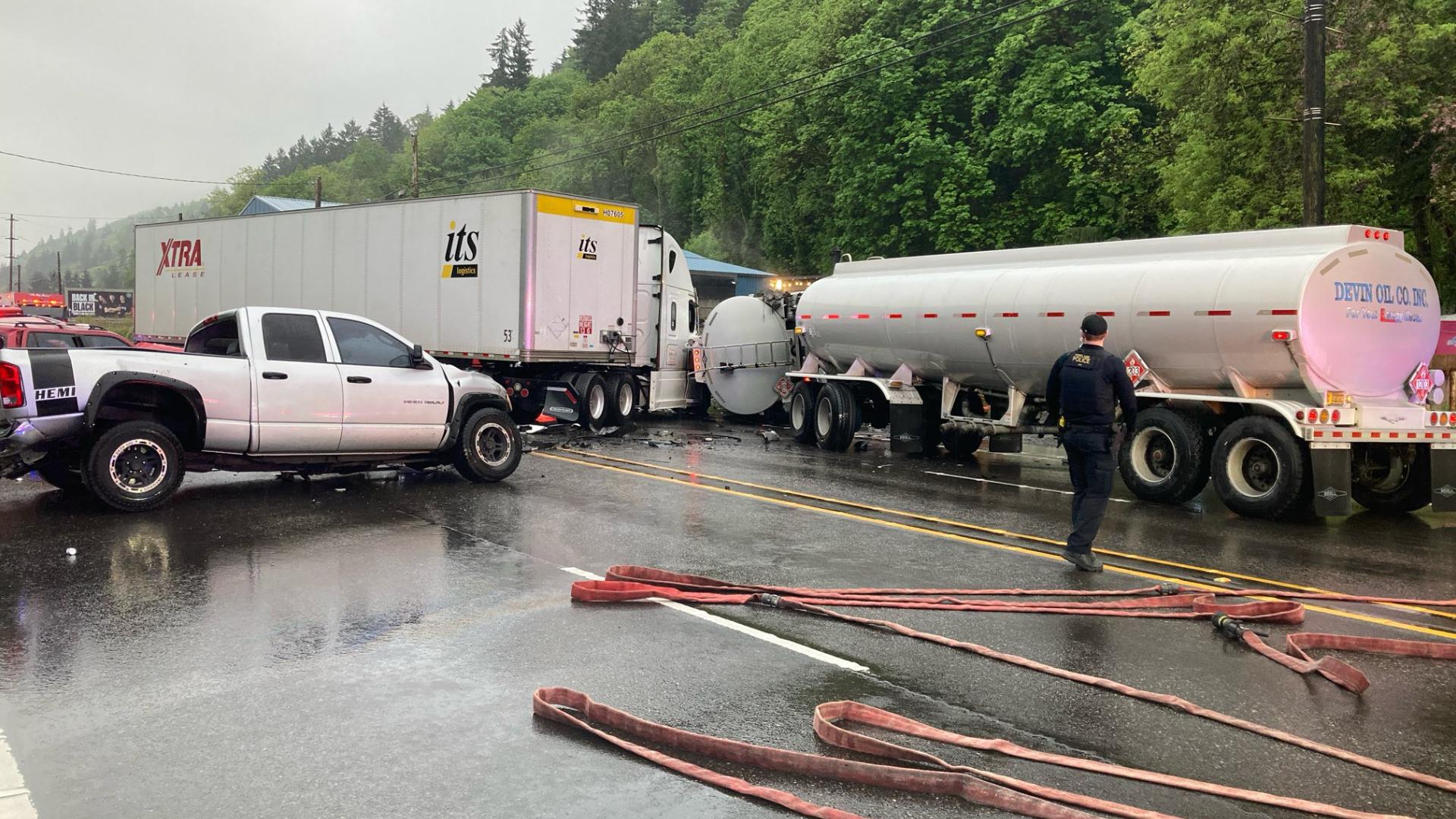 Highway 30 reopens after crash with multiple tractor trailers, vehicles ...