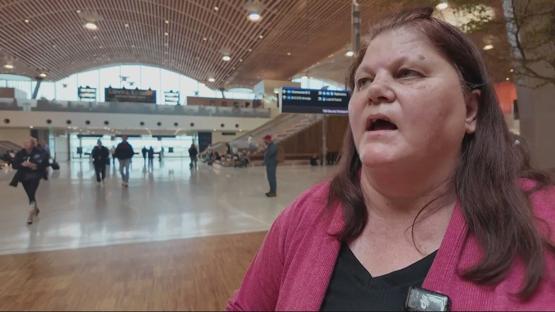 Travelers enjoy smooth flights at PDX as post-government shutdown holiday travel surges