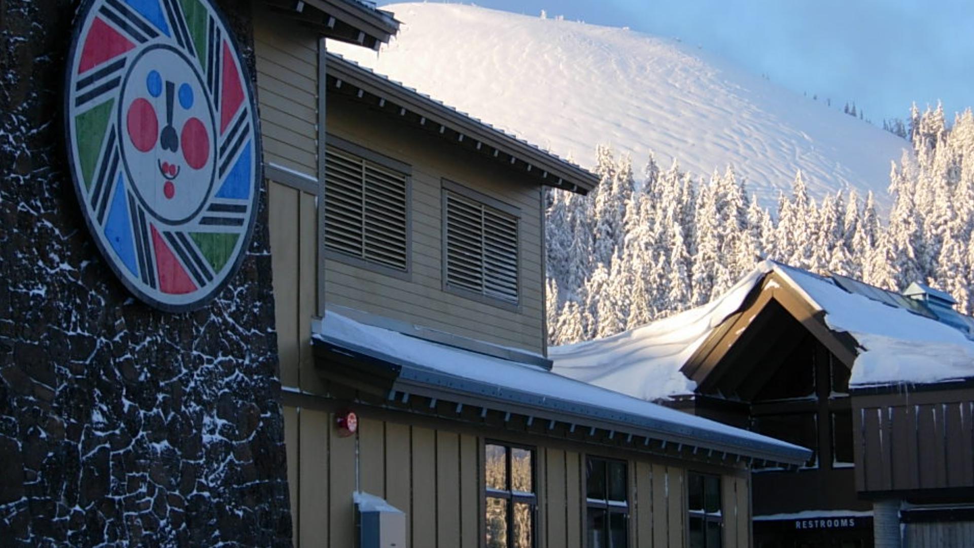 Washington teen dies in snowboarding accident at Mt. Bachelor in Oregon