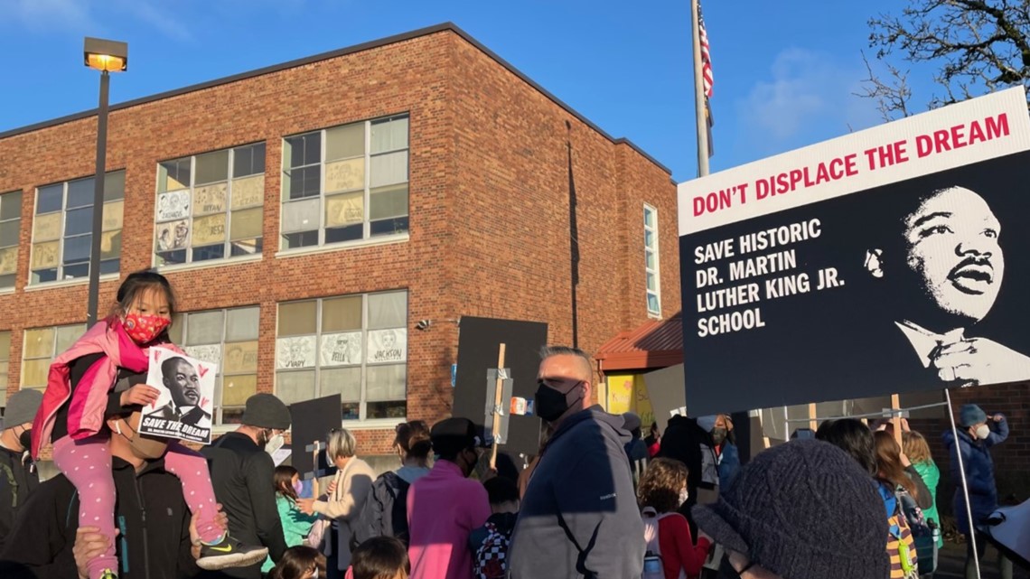 Families rally to save Martin Luther King Jr. Elementary School