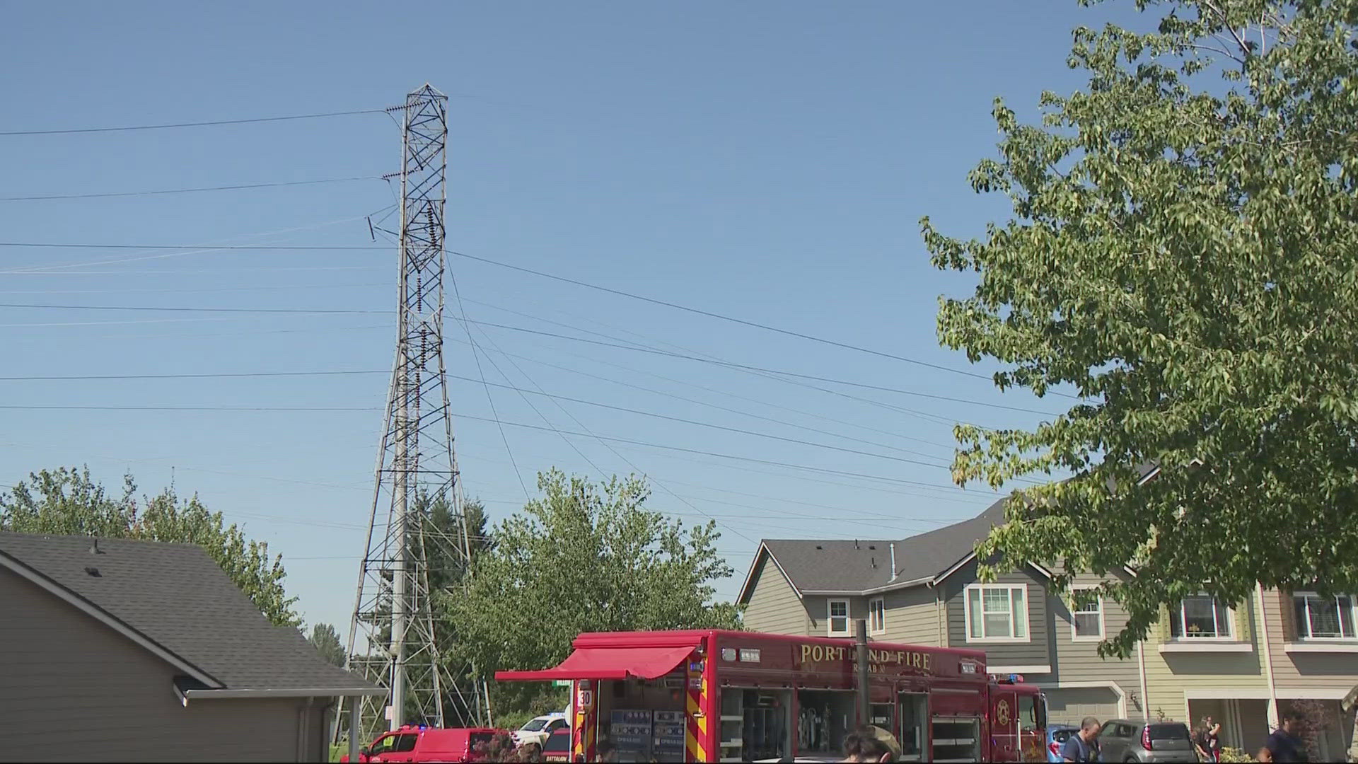 3 dead after small plane crashes into townhomes east of Portland | kgw.com