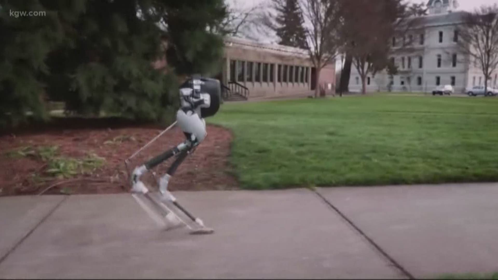 Cool robot runs around the Oregon State campus
