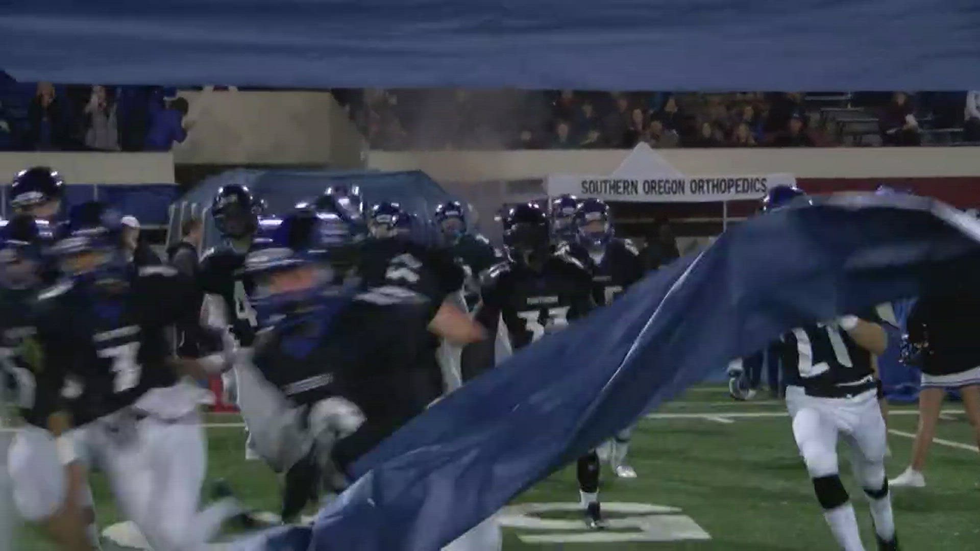 Highlights of No. 5 South Medford's 42-14 win over No. 12 Lincoln in the second round of the playoffs on Nov. 10, 2017. Highlights courtesy of KDRV.