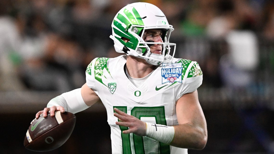 Oregon Ducks QB Bo Nix gets massive New York City billboard, Sports