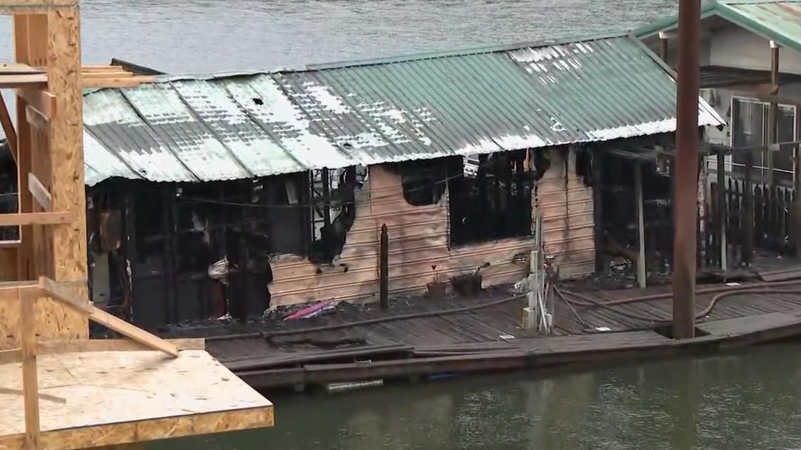 Multiple floating homes destroyed by fire on the Columbia River