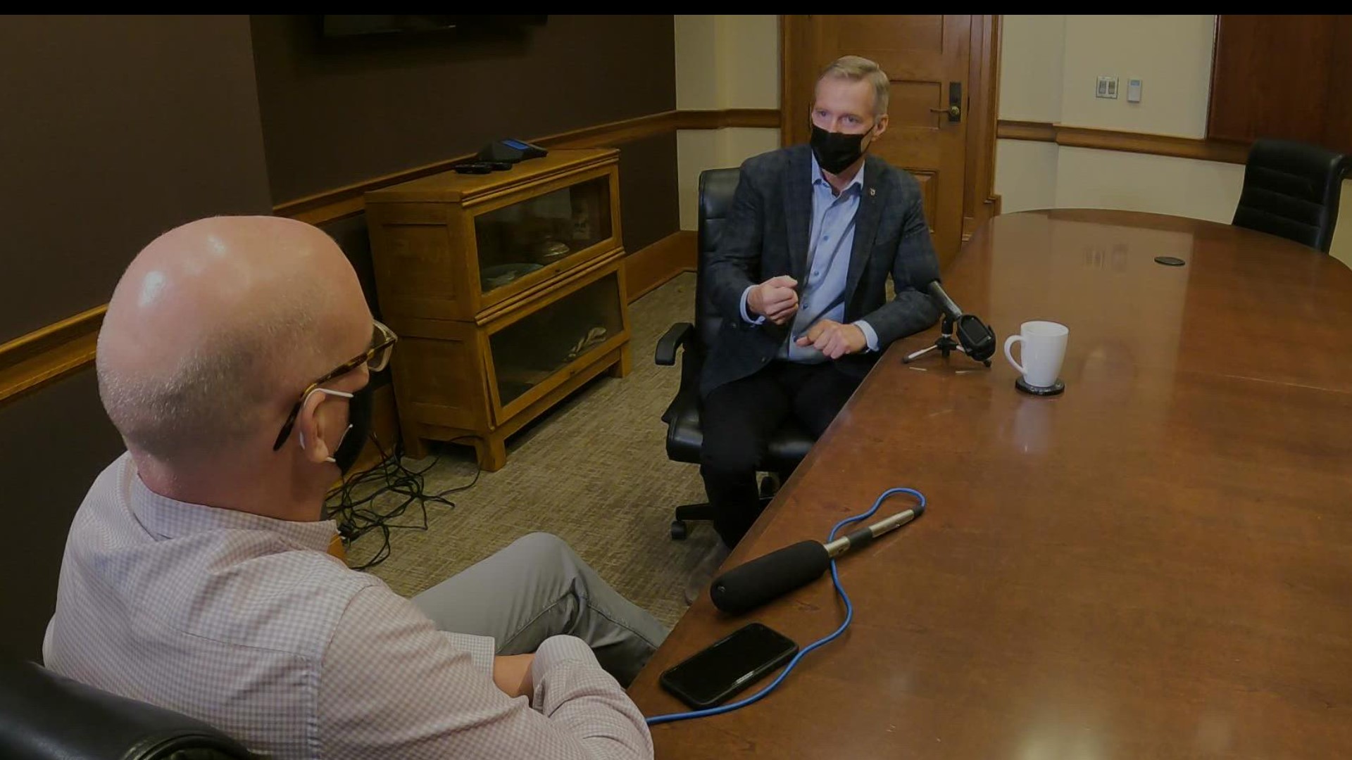 KGW’s Mike Benner sat down with Mayor Wheeler to discuss the surge in shootings, the shortage of police officers and when officers might start wearing body cameras.