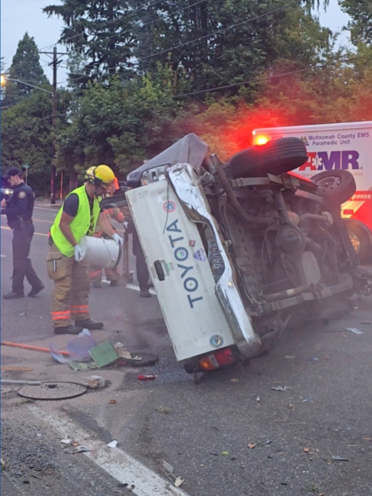 Driver injured in rollover crash in Northeast Portland | kgw.com