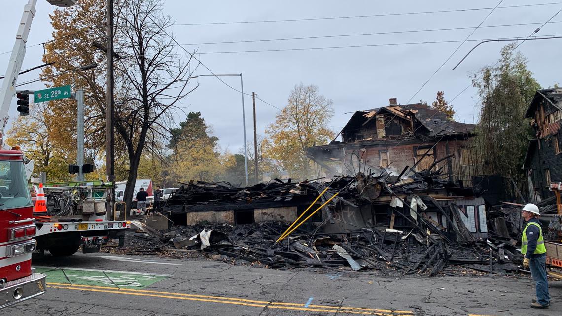 Fire destroys abandoned building in Southeast Portland | kgw.com