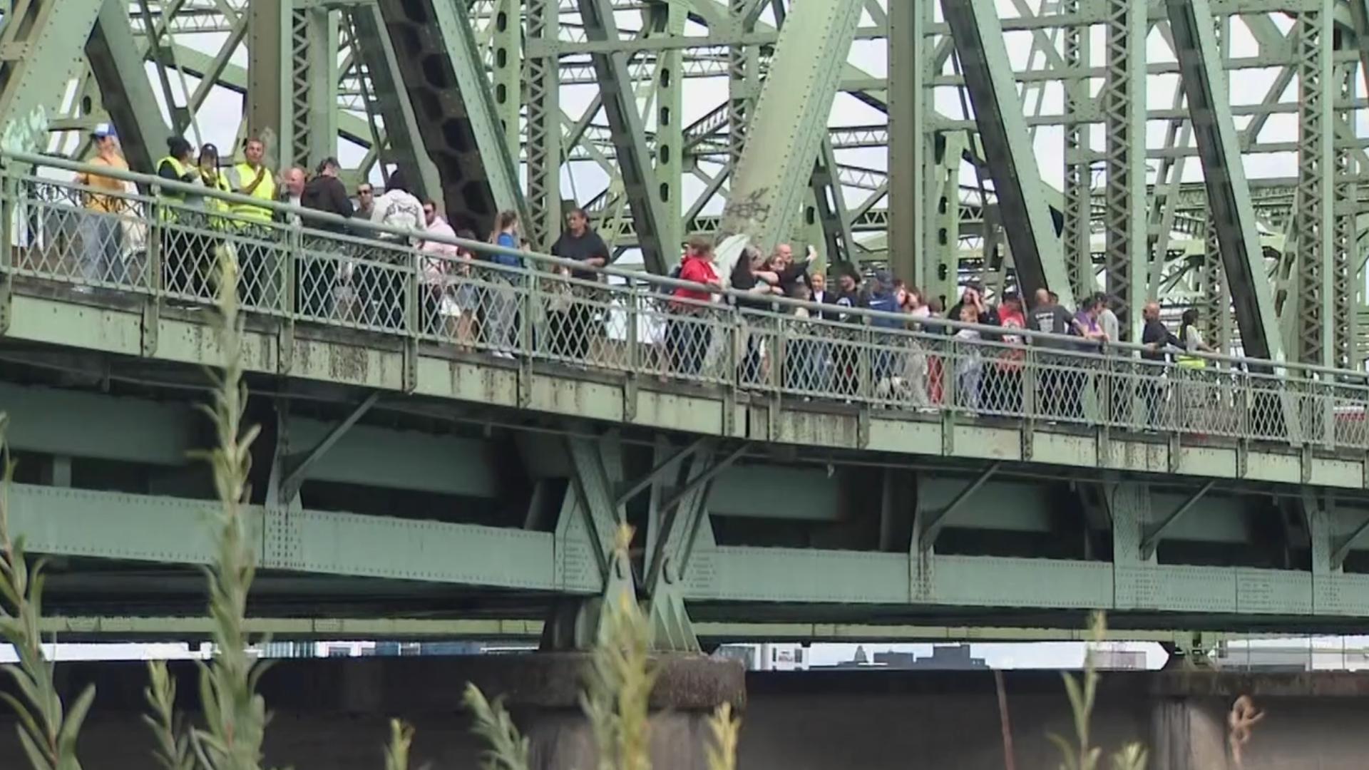 Hands Across the Bridge celebrates 25 years of recovery